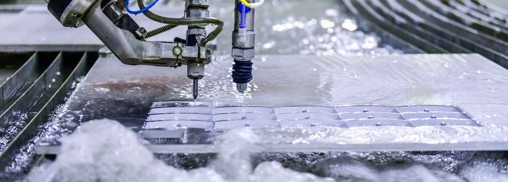 Machine,For,Cutting,Steel,Plate,By,Cnc,Water,Jet,,